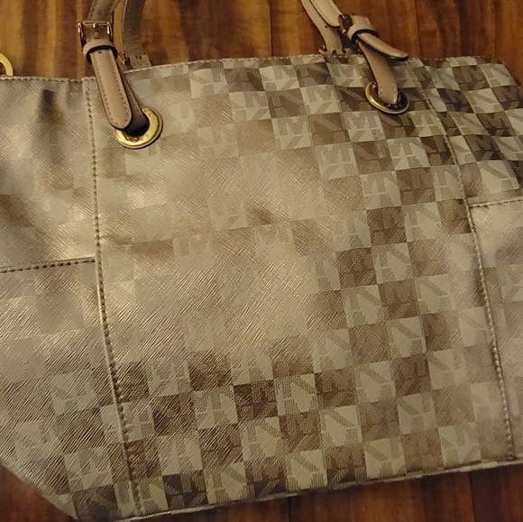 Michael Kors tote - Picture 3 of 9